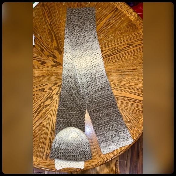 Hand-crocheted women’s winter hat & scarf set - Picture 7 of 7